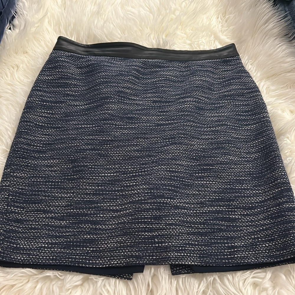 🌸Adorable EUC Ann Taylor Navy & Black Skirt with Faux Leather at Waist Size 12